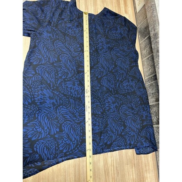 Torrid Top Womens 1X Roll Tab Sleeve Keyhole Neck Blue Black Asymmetrical Hem - Picture 9 of 10